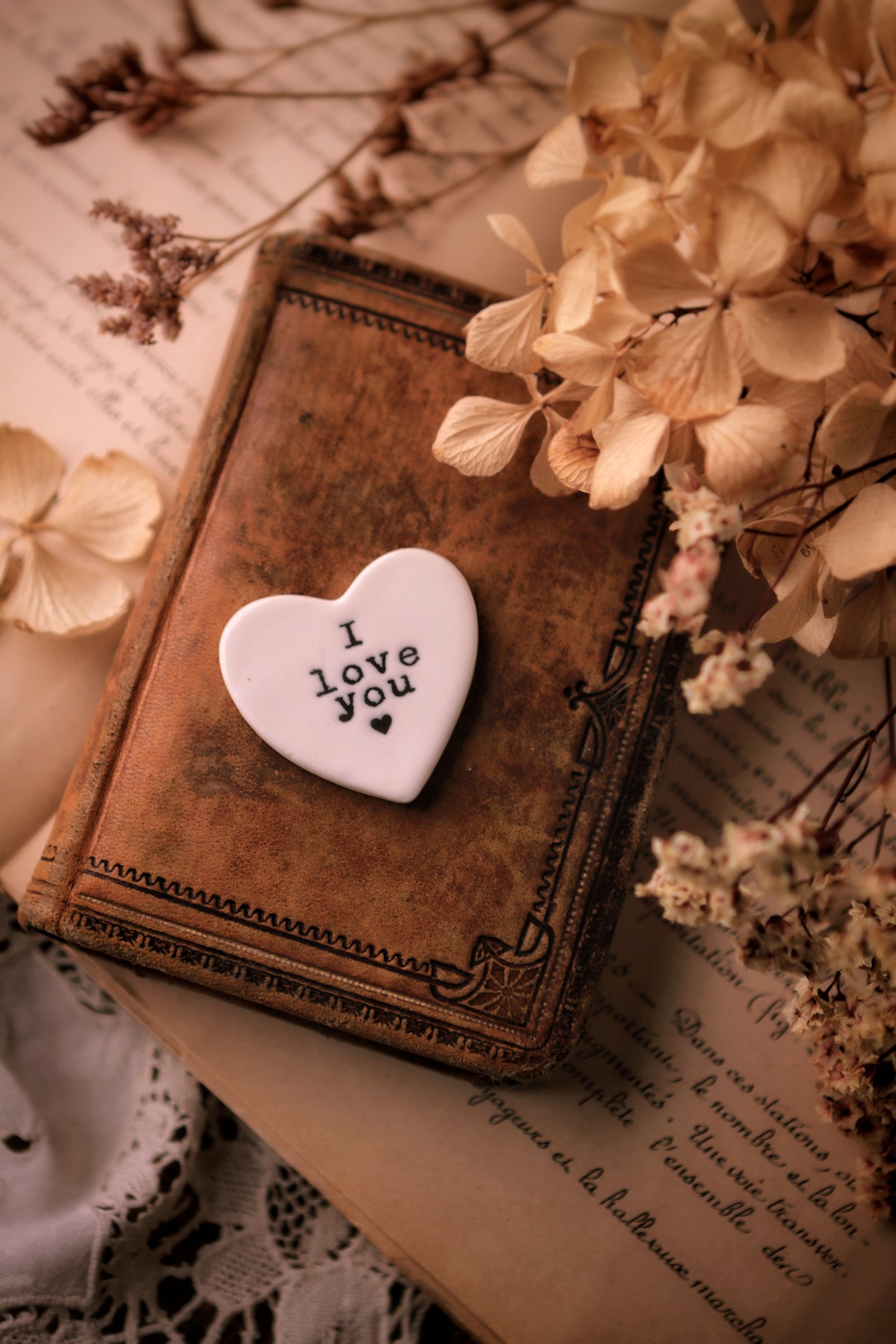 Porte bonheur en céramique